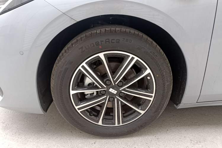 Used Geely Galaxy A7 2025 Model EM-i 70km Launch Edition Left Front Wheel Hub