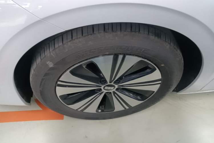 Used Geely Galaxy A7 2025 Model EM-i 150km Exploration+ Edition Left Front Wheel Hub