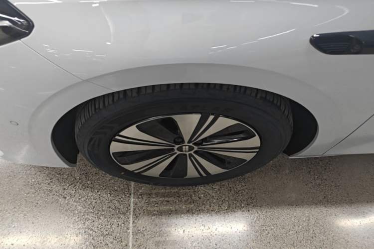 Used Geely Galaxy A7 2025 Model EM-i 150km Exploration+ Edition Left Front Wheel Hub