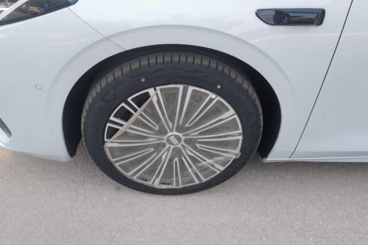 Used Geely Galaxy A7 2025 Model EM-i 150km Starship Edition Left Front Wheel Hub