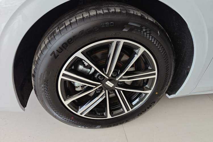 Used Geely Galaxy A7 2025 Model EM-i 70km Exploration Edition Left Front Wheel Hub