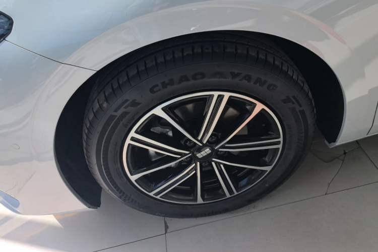 Used Geely Galaxy A7 2025 Model EM-i 70km Exploration Edition Left Front Wheel Hub