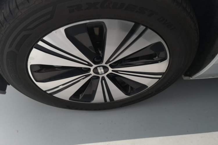 Used Geely Galaxy A7 2025 Model EM-i 150km Exploration+ Edition Left Front Wheel Hub
