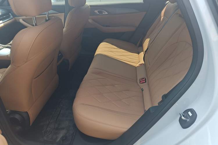 Used Geely Galaxy A7 2025 Model EM-i 70km Luxury Edition Left Rear Seat