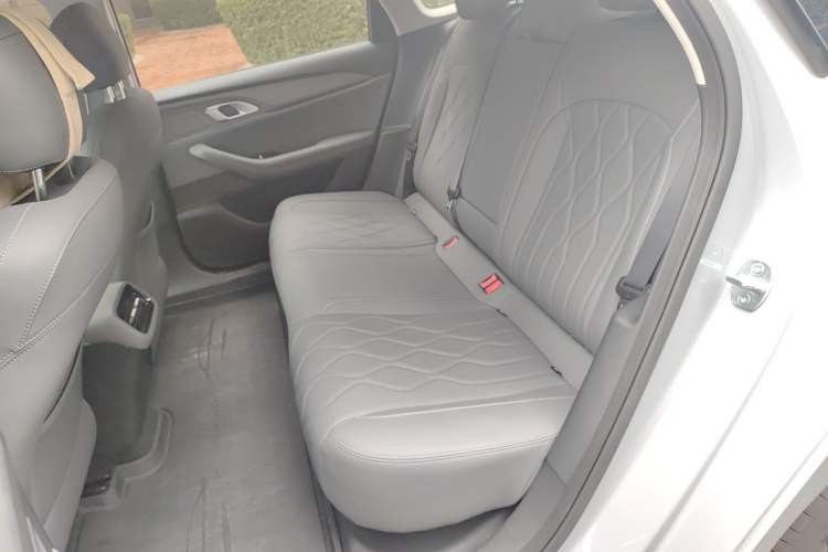 Used Geely Galaxy A7 2025 Model EM-i 70km Luxury Edition Left Rear Seat