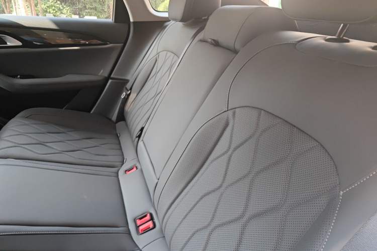 Used Geely Galaxy A7 2025 Model EM-i 70km Exploration Edition Left Rear Seat