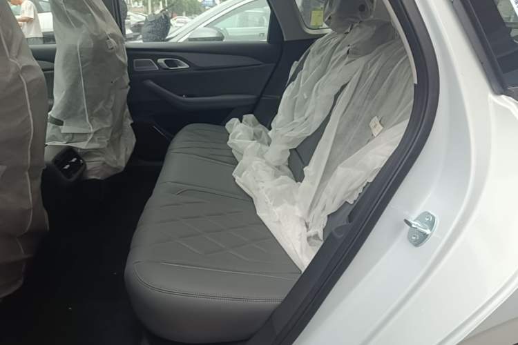 Used Geely Galaxy A7 2025 Model EM-i 150km Prestige Edition Left Rear Seat