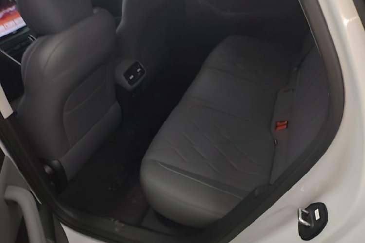 Used Geely Galaxy A7 2025 Model EM-i 70km Luxury Edition Left Rear Seat