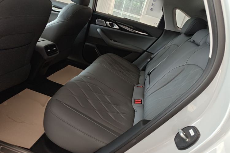 Used Geely Galaxy A7 2025 Model EM-i 70km Exploration Edition Left Rear Seat
