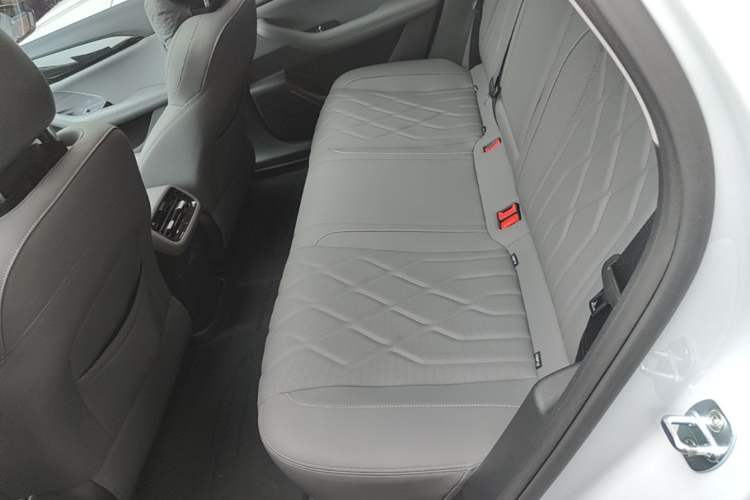 Used Geely Galaxy A7 2025 Model EM-i 150km Starship Edition Left Rear Seat