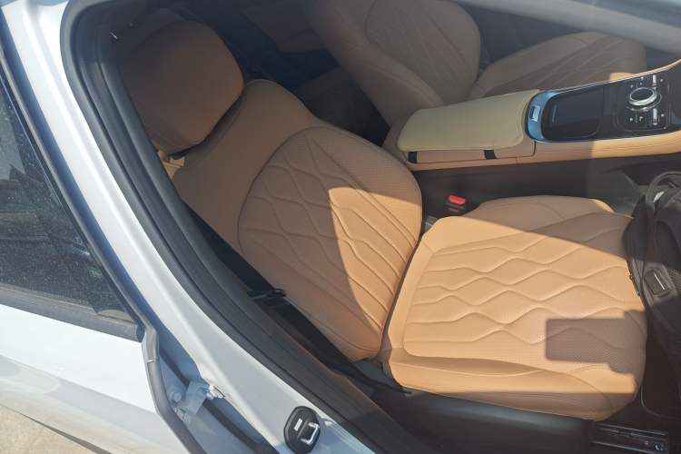 Used Geely Galaxy A7 2025 Model EM-i 70km Luxury Edition Right Front Seat