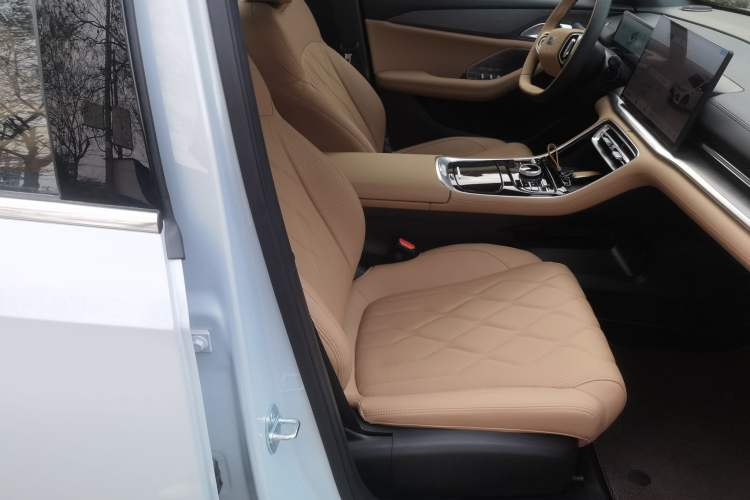 Used Geely Galaxy A7 2025 Model EM-i 150km Prestige Edition Right Front Seat