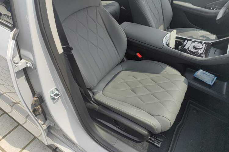 Used Geely Galaxy A7 2025 Model EM-i 150km Exploration+ Edition Right Front Seat