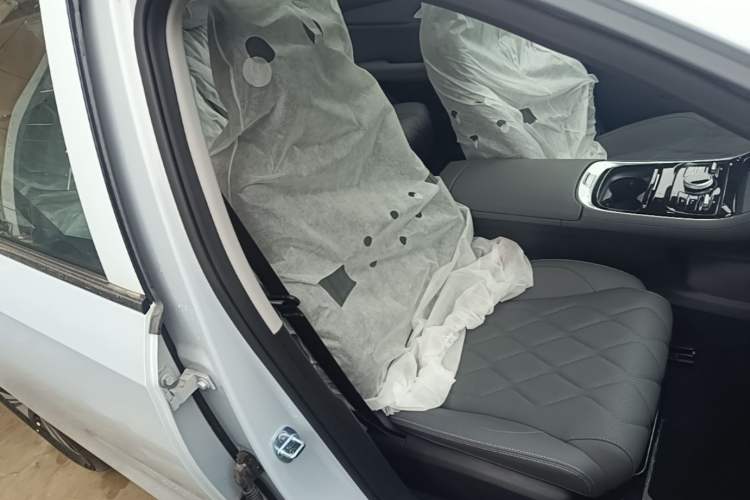 Used Geely Galaxy A7 2025 Model EM-i 150km Prestige Edition Right Front Seat