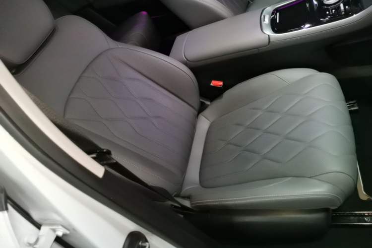 Used Geely Galaxy A7 2025 Model EM-i 150km Prestige Edition Right Front Seat