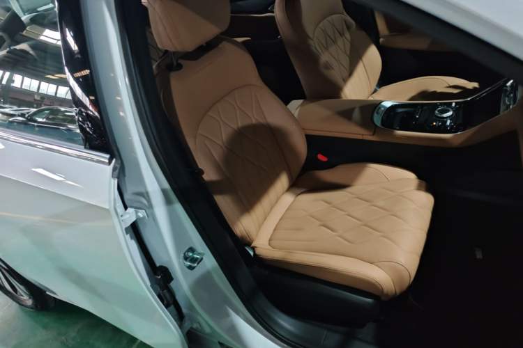 Used Geely Galaxy A7 2025 Model EM-i 150km Prestige Edition Right Front Seat