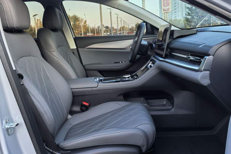 Used Geely Galaxy A7 2025 Model EM-i 70km Luxury Edition Right Front Seat