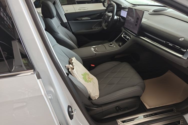 Used Geely Galaxy A7 2025 Model EM-i 70km Exploration Edition Right Front Seat