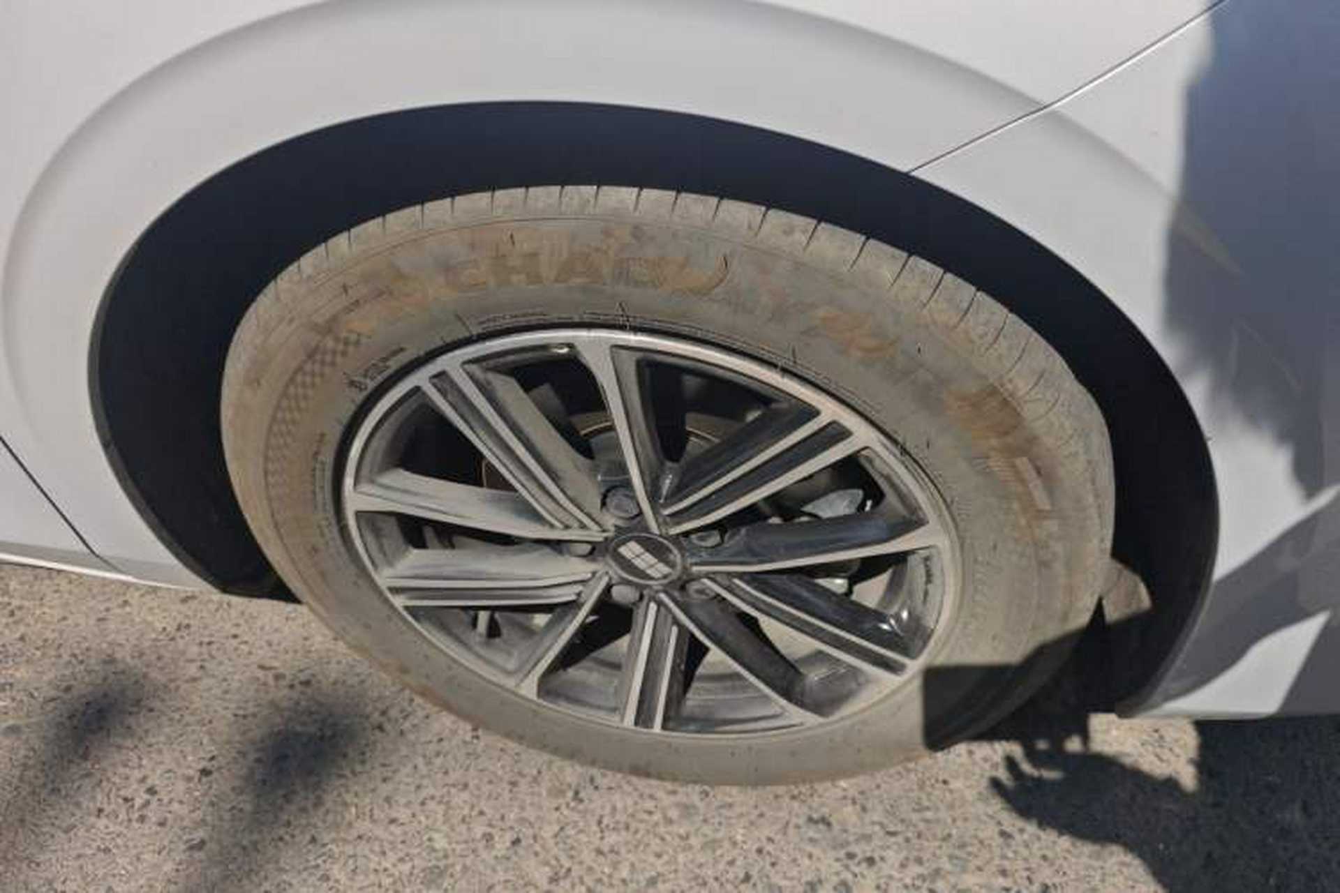 Used Geely Galaxy A7 2025 Model EM-i 70km Launch Edition Right Front Wheel Hub