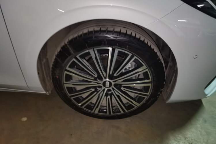Used Geely Galaxy A7 2025 Model EM-i 150km Starship Edition Right Front Wheel Hub