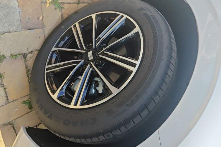 Used Geely Galaxy A7 2025 Model EM-i 70km Exploration Edition Right Front Wheel Hub