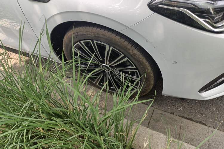 Used Geely Galaxy A7 2025 Model EM-i 150km Starship Edition Right Front Wheel Hub