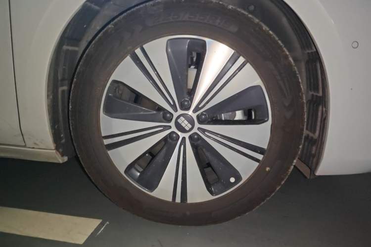 Used Geely Galaxy A7 2025 Model EM-i 150km Exploration+ Edition Right Front Wheel Hub