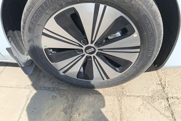 Used Geely Galaxy A7 2025 Model EM-i 150km Exploration+ Edition Right Front Wheel Hub