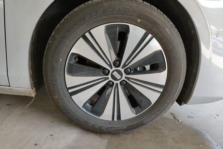 Used Geely Galaxy A7 2025 Model EM-i 150km Exploration+ Edition Right Front Wheel Hub
