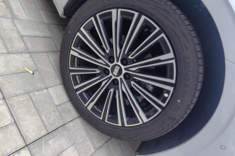 Used Geely Galaxy A7 2025 Model EM-i 150km Starship Edition Right Front Wheel Hub