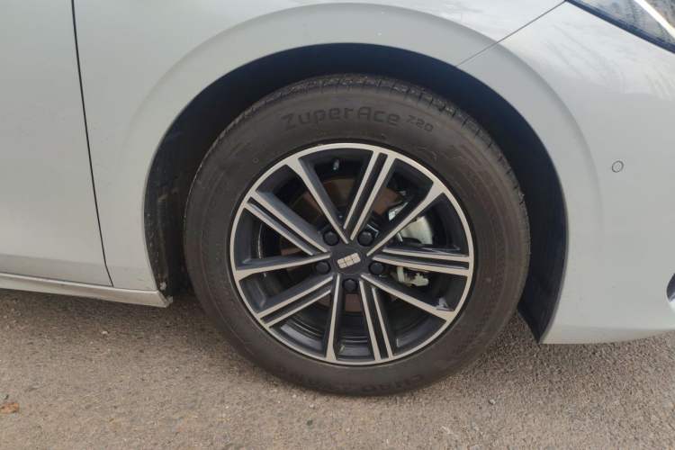 Used Geely Galaxy A7 2025 Model EM-i 70km Exploration Edition Right Front Wheel Hub