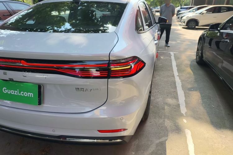 Used Geely Galaxy A7 2025 Model EM-i 150km Starship Edition Right Rear Taillight