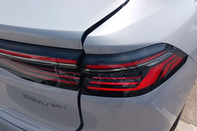 Used Geely Galaxy A7 2025 Model EM-i 150km Starship Edition Right Rear Taillight