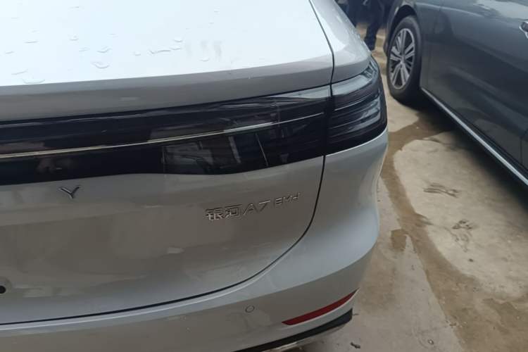 Used Geely Galaxy A7 2025 Model EM-i 150km Prestige Edition Right Rear Taillight