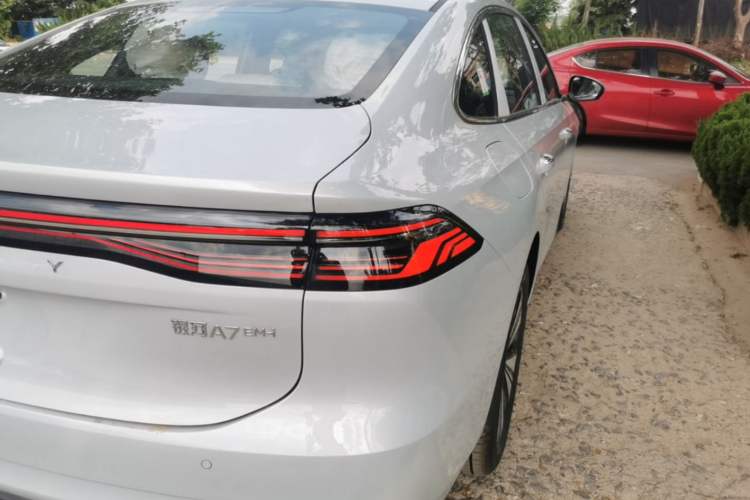 Used Geely Galaxy A7 2025 Model EM-i 150km Prestige Edition Right Rear Taillight