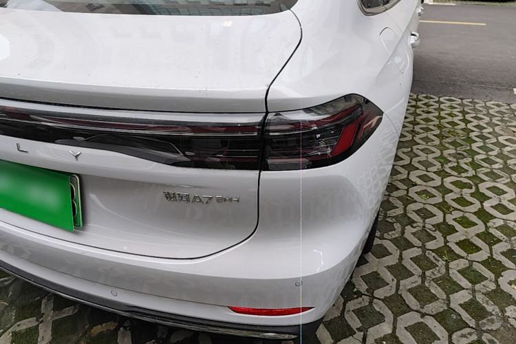 Used Geely Galaxy A7 2025 Model EM-i 150km Starship Edition Right Rear Taillight