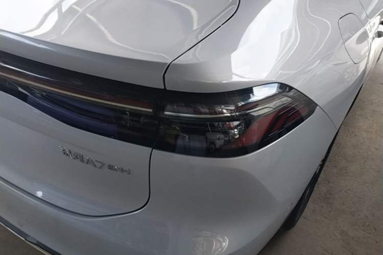 Used Geely Galaxy A7 2025 Model EM-i 150km Long-Distance Edition Right Rear Taillight