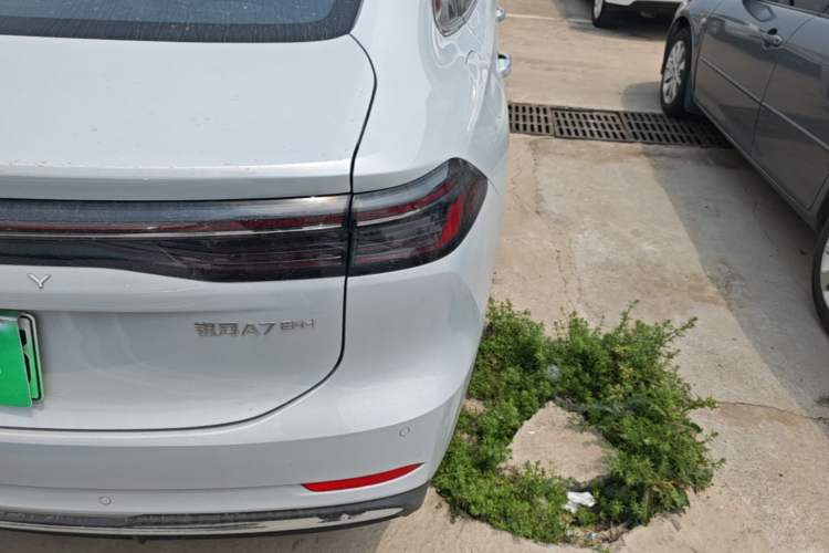 Used Geely Galaxy A7 2025 Model EM-i 150km Starship Edition Right Rear Taillight