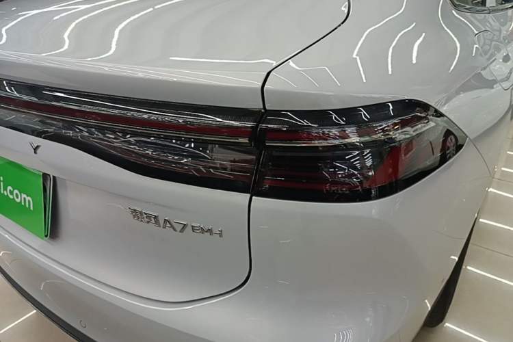 Used Geely Galaxy A7 2025 Model EM-i 150km Exploration+ Edition Right Rear Taillight
