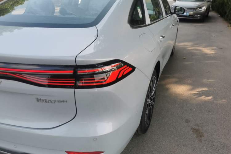 Used Geely Galaxy A7 2025 Model EM-i 150km Starship Edition Right Rear Taillight