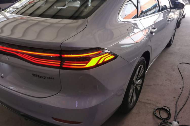 Used Geely Galaxy A7 2025 Model EM-i 150km Prestige Edition Right Rear Taillight