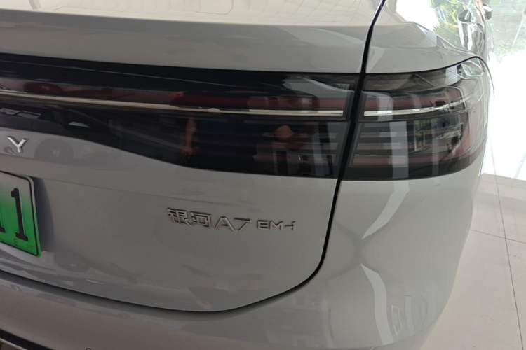 Used Geely Galaxy A7 2025 Model EM-i 70km Exploration Edition Right Rear Taillight