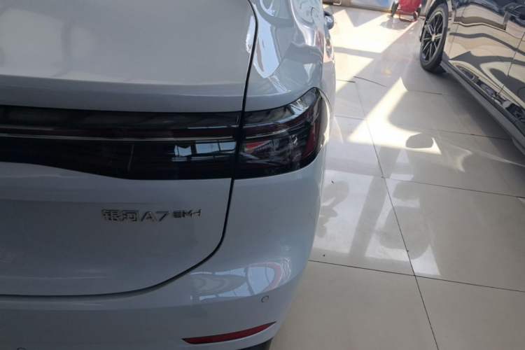 Used Geely Galaxy A7 2025 Model EM-i 70km Exploration Edition Right Rear Taillight