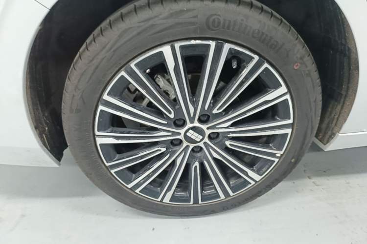 Used Geely Galaxy A7 2025 Model EM-i 150km Starship Edition Right Rear Wheel Hub
