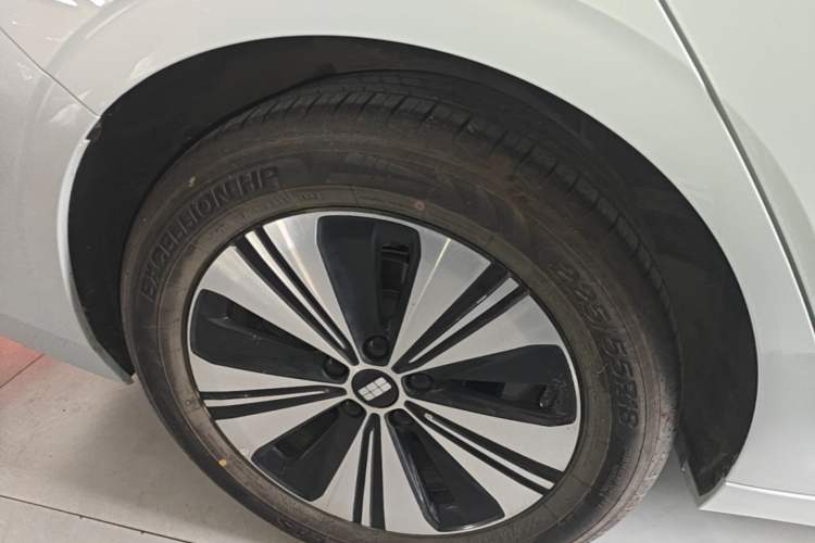 Used Geely Galaxy A7 2025 Model EM-i 150km Exploration+ Edition Right Rear Wheel Hub