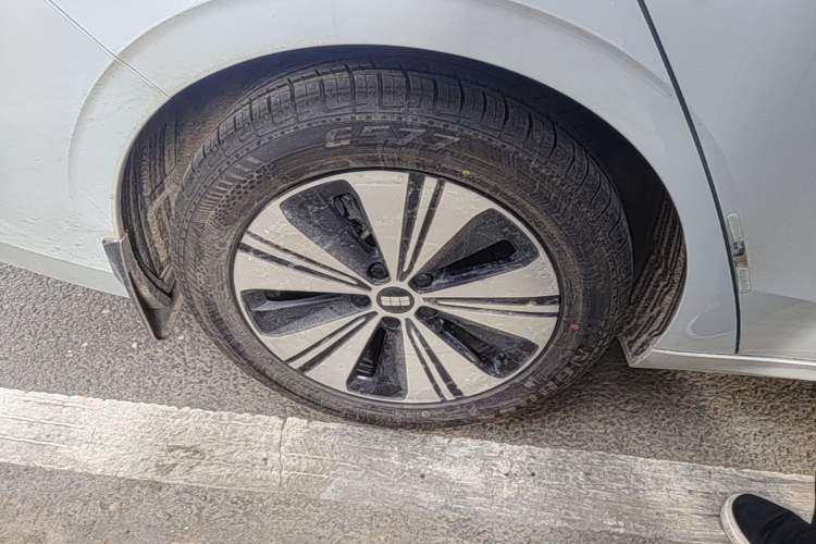 Used Geely Galaxy A7 2025 Model EM-i 150km Exploration+ Edition Right Rear Wheel Hub