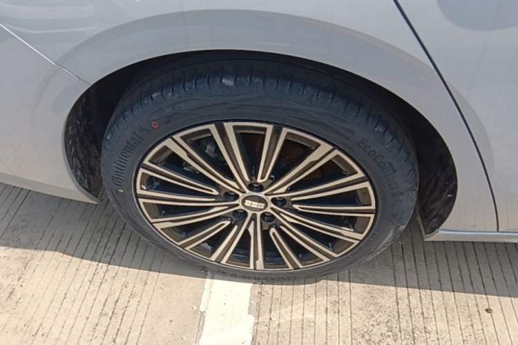 Used Geely Galaxy A7 2025 Model EM-i 150km Starship Edition Right Rear Wheel Hub
