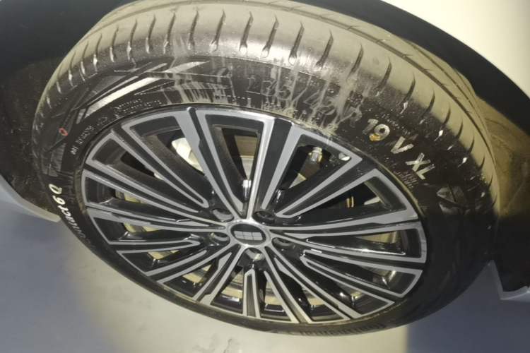 Used Geely Galaxy A7 2025 Model EM-i 150km Starship Edition Right Rear Wheel Hub