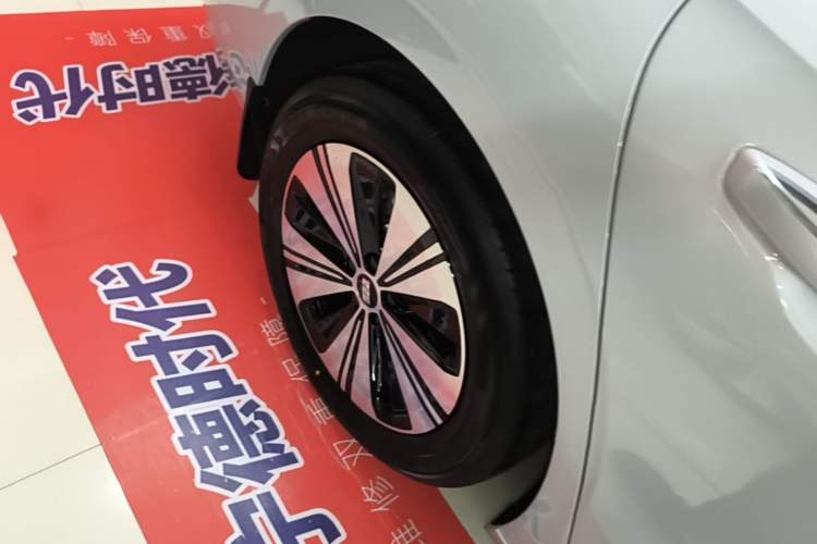 Used Geely Galaxy A7 2025 Model EM-i 150km Exploration+ Edition Right Rear Wheel Hub