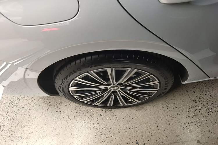 Used Geely Galaxy A7 2025 Model EM-i 150km Starship Edition Right Rear Wheel Hub